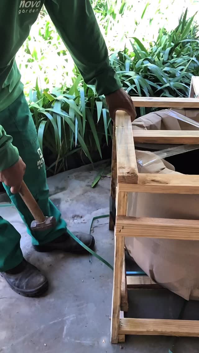 Já estamos aqui no processo de desembalar os vasos de bioconcreto pra deixar tudo pronto pra vocês! #novogarden #natureza #paisagismo #plantas #amor